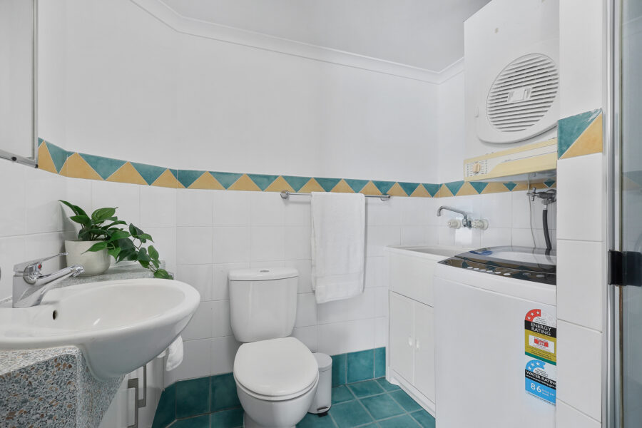 4/12 Sheehan St Milton , QLD 4064 Australia