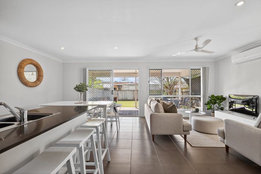 27 Berrimilla Street Manly West , QLD 4179 
