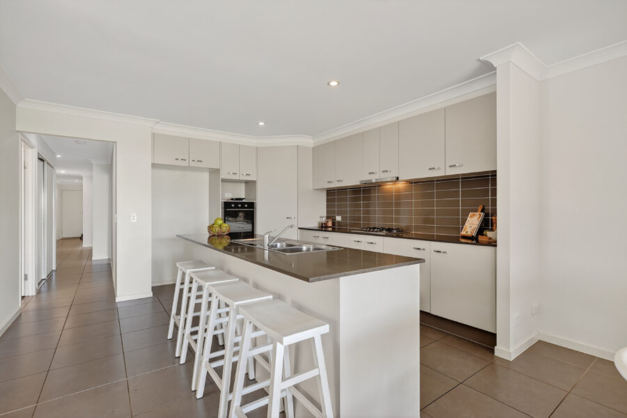 27 Berrimilla Street Manly West , QLD 4179 