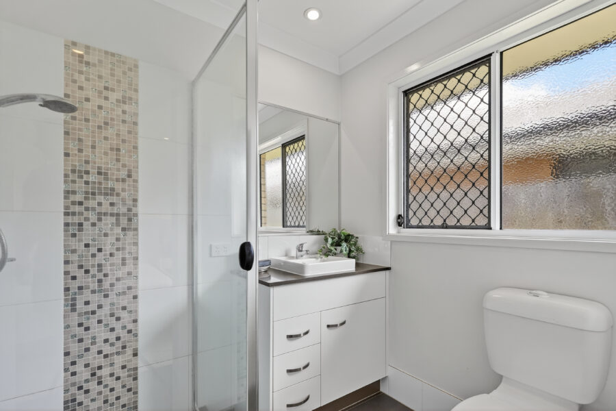 27 Berrimilla Street Manly West , QLD 4179 