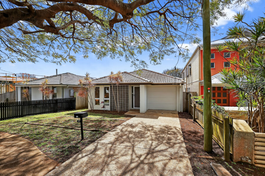 27 Berrimilla Street Manly West , QLD 4179 