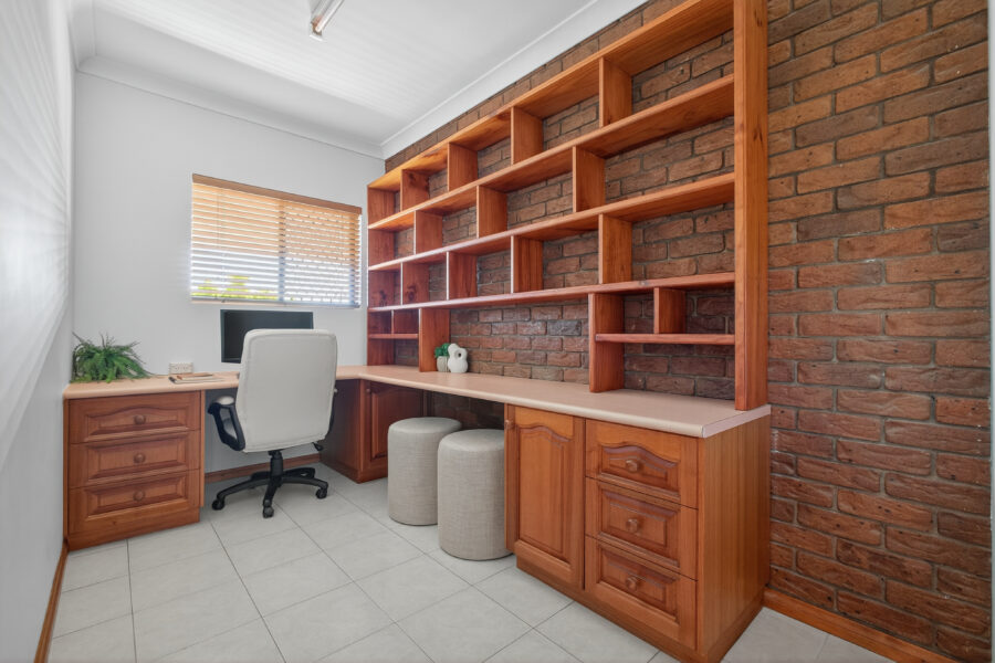 23 Loren St Stafford Heights , QLD 4053 Australia