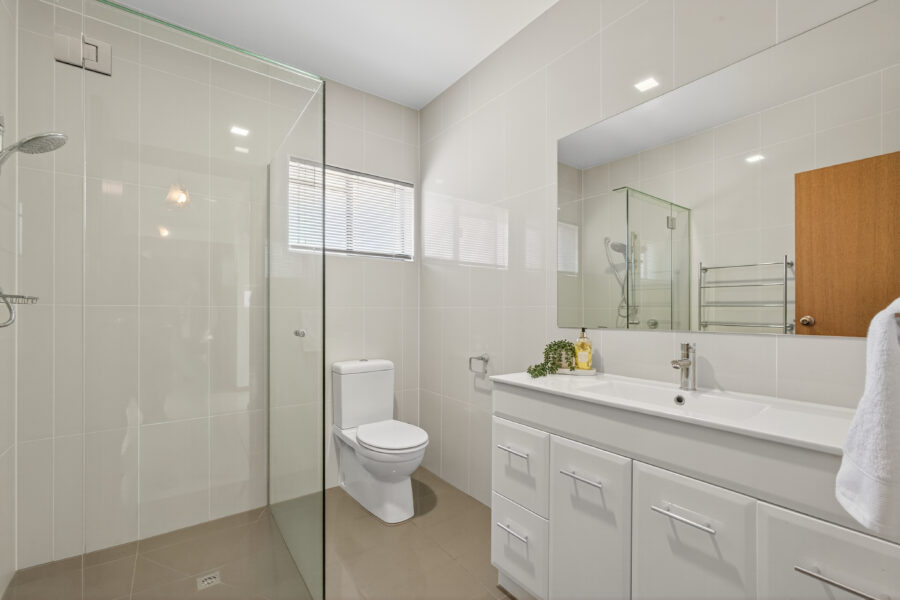 23 Loren St Stafford Heights , QLD 4053 Australia