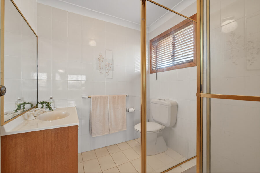 23 Loren St Stafford Heights , QLD 4053 Australia