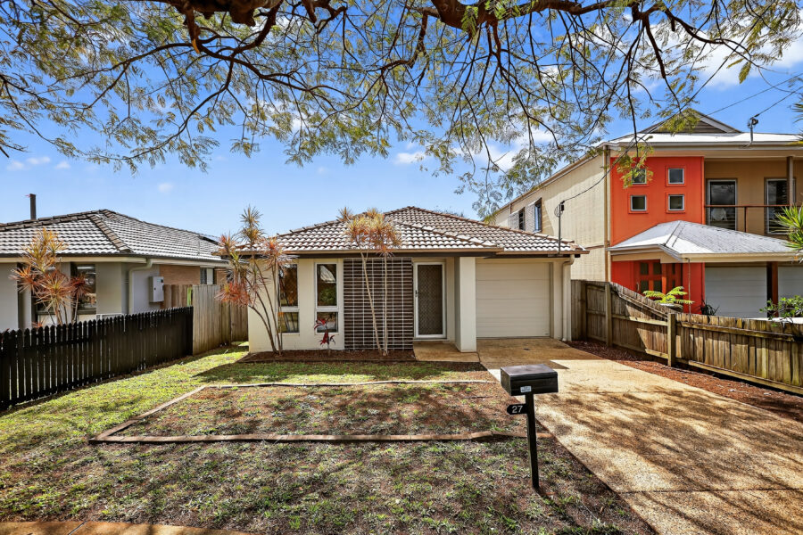 27 Berrimilla Street Manly West , QLD 4179 
