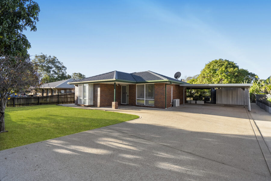 73 Highbury Dr Redbank Plains , QLD 4301 Australia