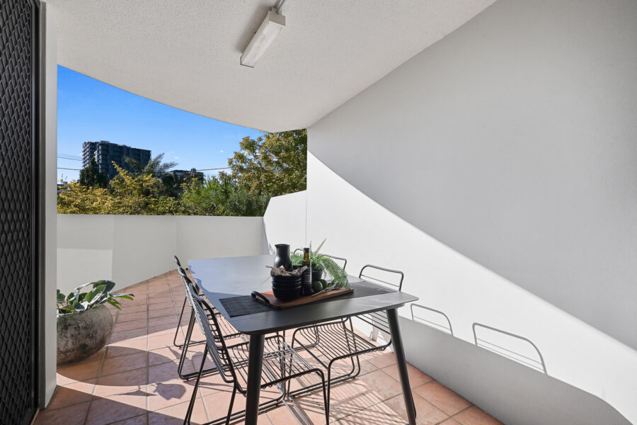 4/12 Sheehan St Milton , QLD 4064 Australia