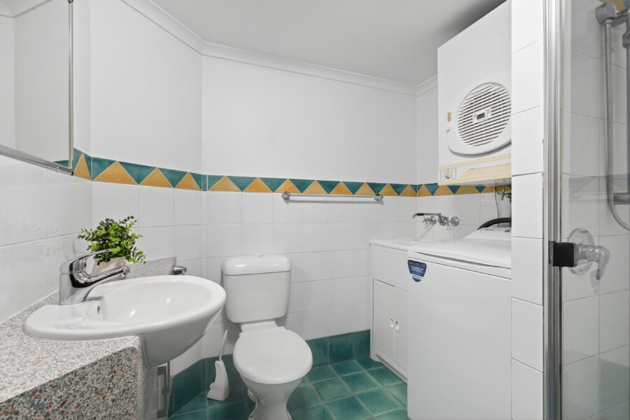 3/12 Sheehan St Milton , QLD 4064 Australia