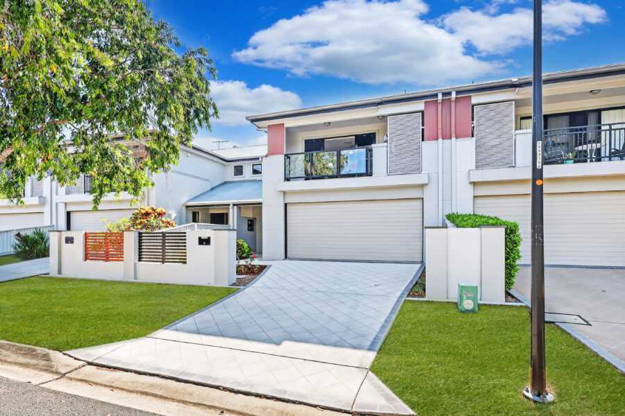 6 Augusta Cres Mount Ommaney , QLD 4074 Australia