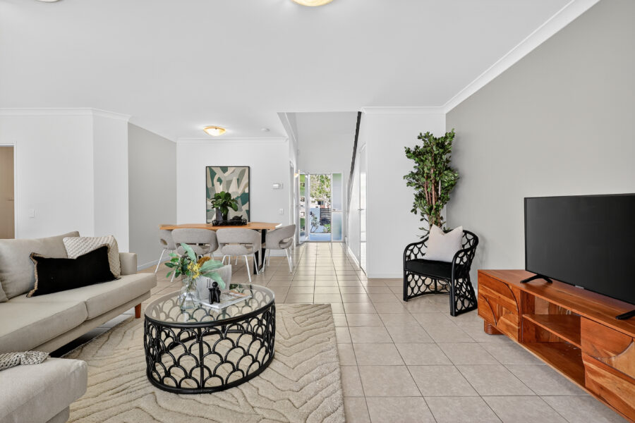 6 Augusta Cres Mount Ommaney , QLD 4074 Australia