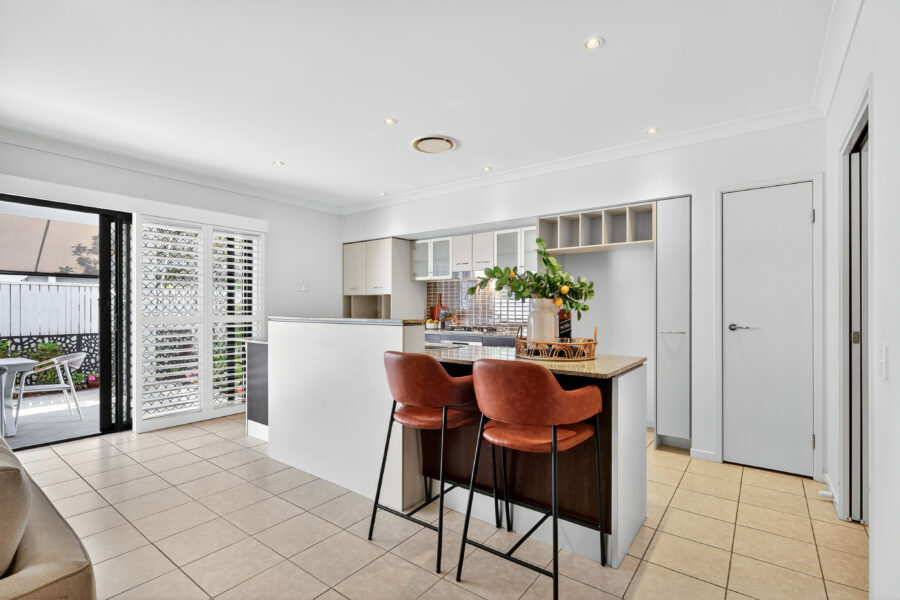 6 Augusta Cres Mount Ommaney , QLD 4074 Australia