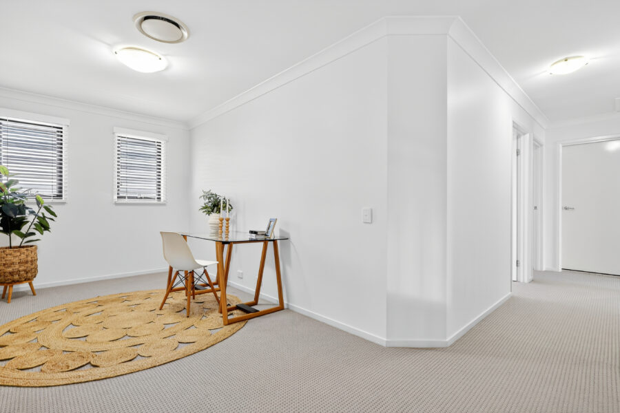 6 Augusta Cres Mount Ommaney , QLD 4074 Australia