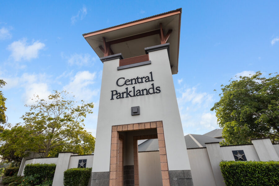 6 Augusta Cres Mount Ommaney , QLD 4074 Australia