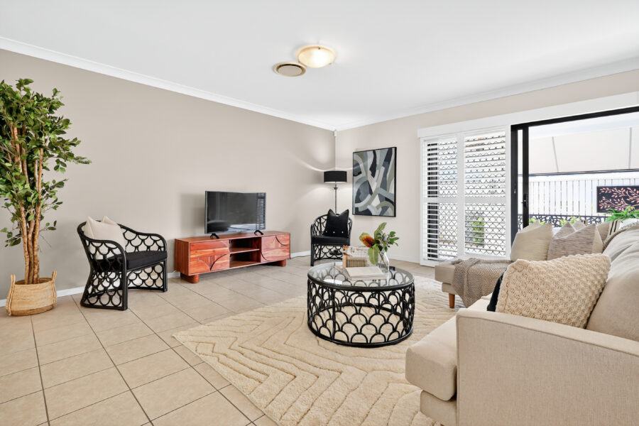 6 Augusta Cres Mount Ommaney , QLD 4074 Australia