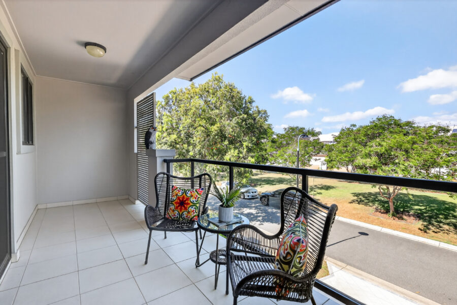 6 Augusta Cres Mount Ommaney , QLD 4074 Australia