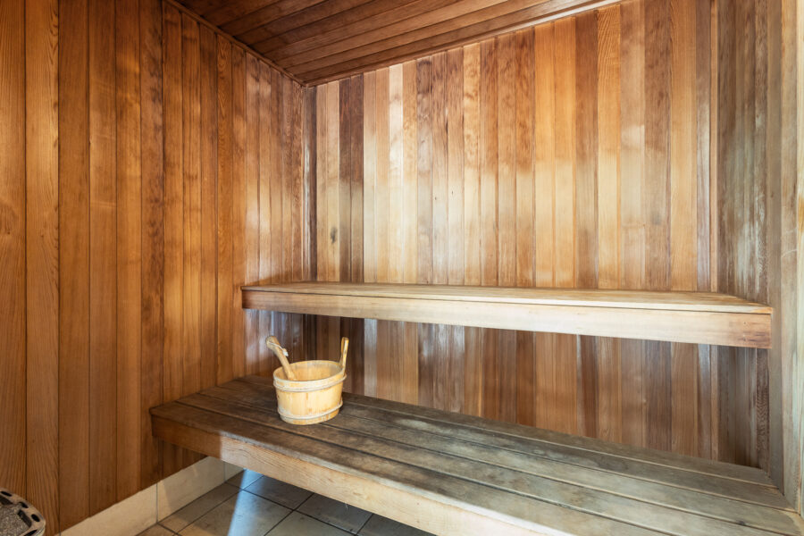 6 Augusta Cres Mount Ommaney , QLD 4074 Australia