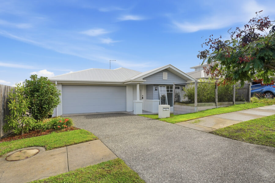 4 Carnarvon Dr South Ripley , QLD 4306 Australia