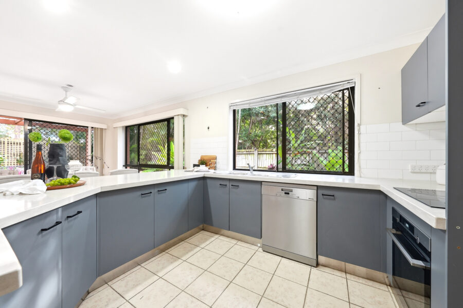 5 Grevillea Pl Forest Lake , QLD 4078 Australia