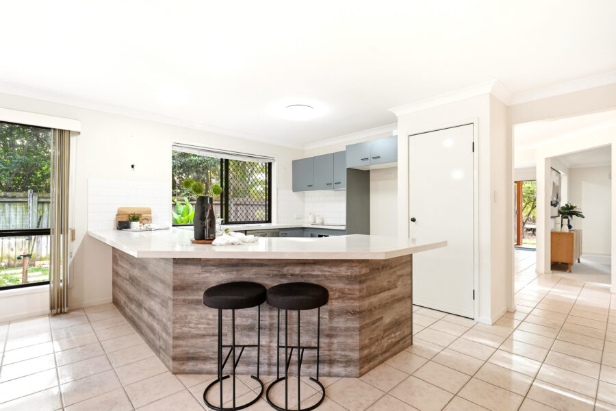 5 Grevillea Pl Forest Lake , QLD 4078 Australia
