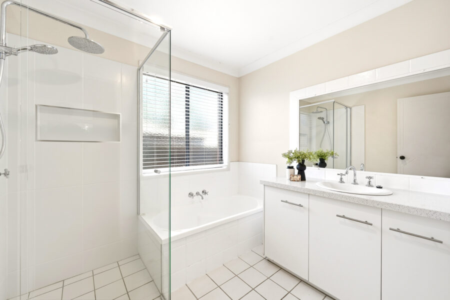 5 Grevillea Pl Forest Lake , QLD 4078 Australia
