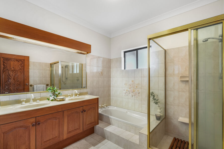 16 Nicholas St McDowall , QLD 4053 Australia